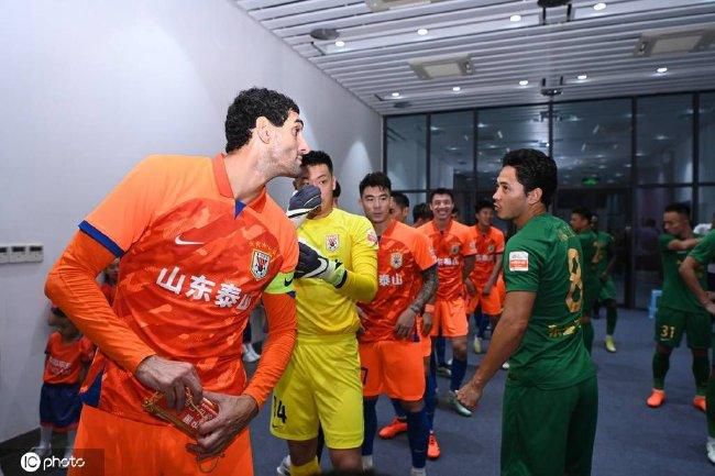 说完，陈泽楷又补充一句：不过这个非同一般是对一般人来说的。